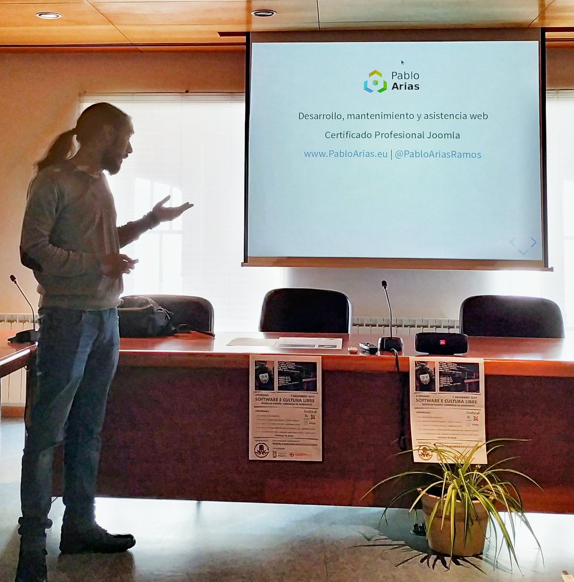 E rematamos con <a href="/PabloAriasRamos/">Pablo Arias</a> con "Usabilidade e Accesibilidade web" na "Xornada de software e cultura libre" de <a href="/ozulo/">ComunidadeOZulo</a>