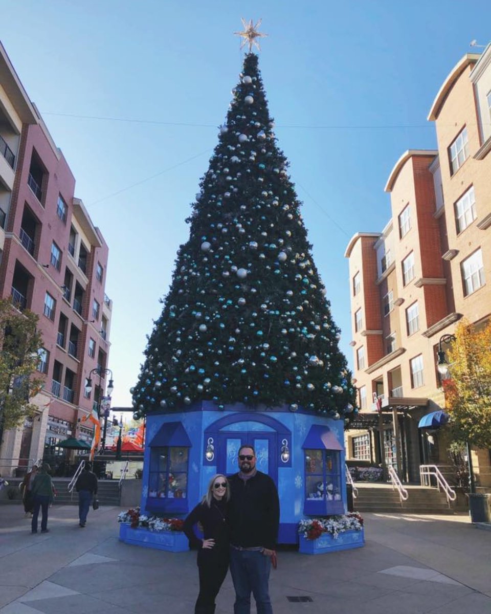 lholder2015's tweet photo. I love this time of the year! From the music to the lights to the quality time with friends and family! Christmas time is just the best! 🎄 🎅 🎁 
.
.
.
.
.
#christmastime #holidayseason #sgf #socialsbylauren #socialmediabylauren #swmo #springfieldmo #417life #417land #ozarks https://t.co/UKR46j1G0d