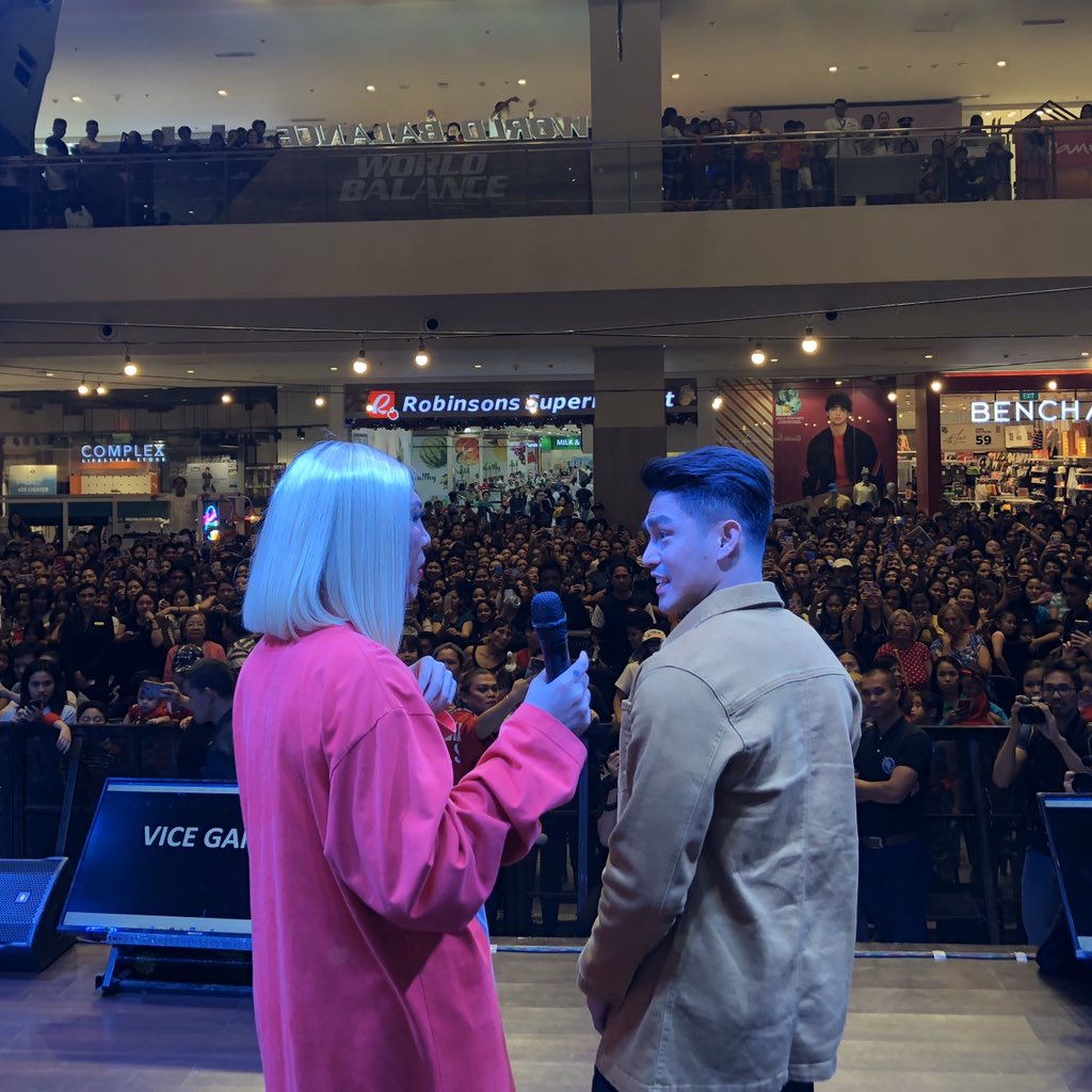 ilovecloverleaf's tweet photo. Thank you, Cloverleaf! Be sure to catch The Mall The Merrier in Cloverleaf Cinemas this December 25 and show your love for the phenomenal and unkabogable Vice Ganda (@vicegandako) and Anne Curtis (@annecurtissmith)! 🤗❤️#themallthemerrier #MMFF2019 https://t.co/FHaVWOAZry