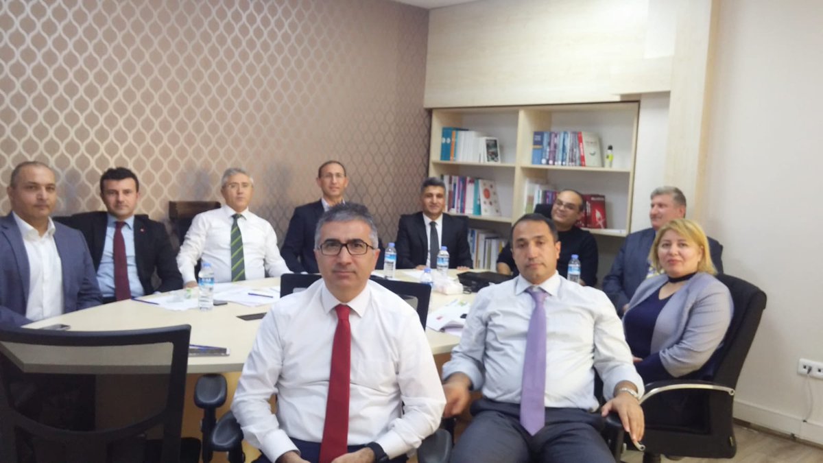 ozgur_kalkan_'s tweet photo. MEB İç Denetim Birimi hizmetiçi eğitimini gerçekleştirdik. Değerli paylaşımları ve katkıları için Prof Dr Erman Coşkun, Doç Dr Mustafa Sever, Doç Dr Sezer Bozkuş Kahyaoğlu ve Doç Dr Hacı Ömer Köse hocalarımıza teşekkür ederiz.
@severmustafa3 @erman_coskun @h_omerkose @BozkusSezer https://t.co/H91GWYt3yN