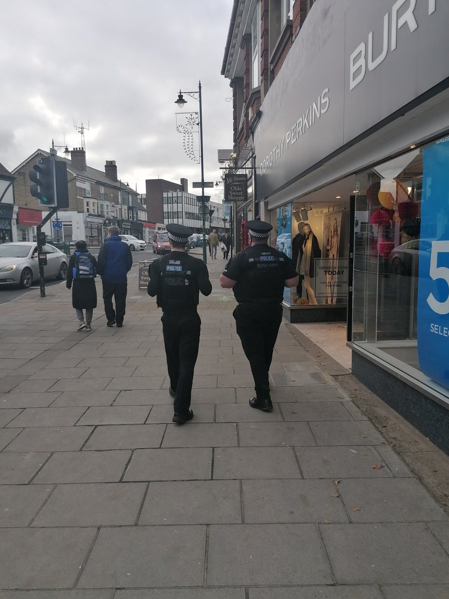 Our Special Constables have been out in Rayleigh High Street today making local businesses and stall owners aware of heightened distraction thefts at this time of year

Plenty of crime prevention advice given to support our community 👍