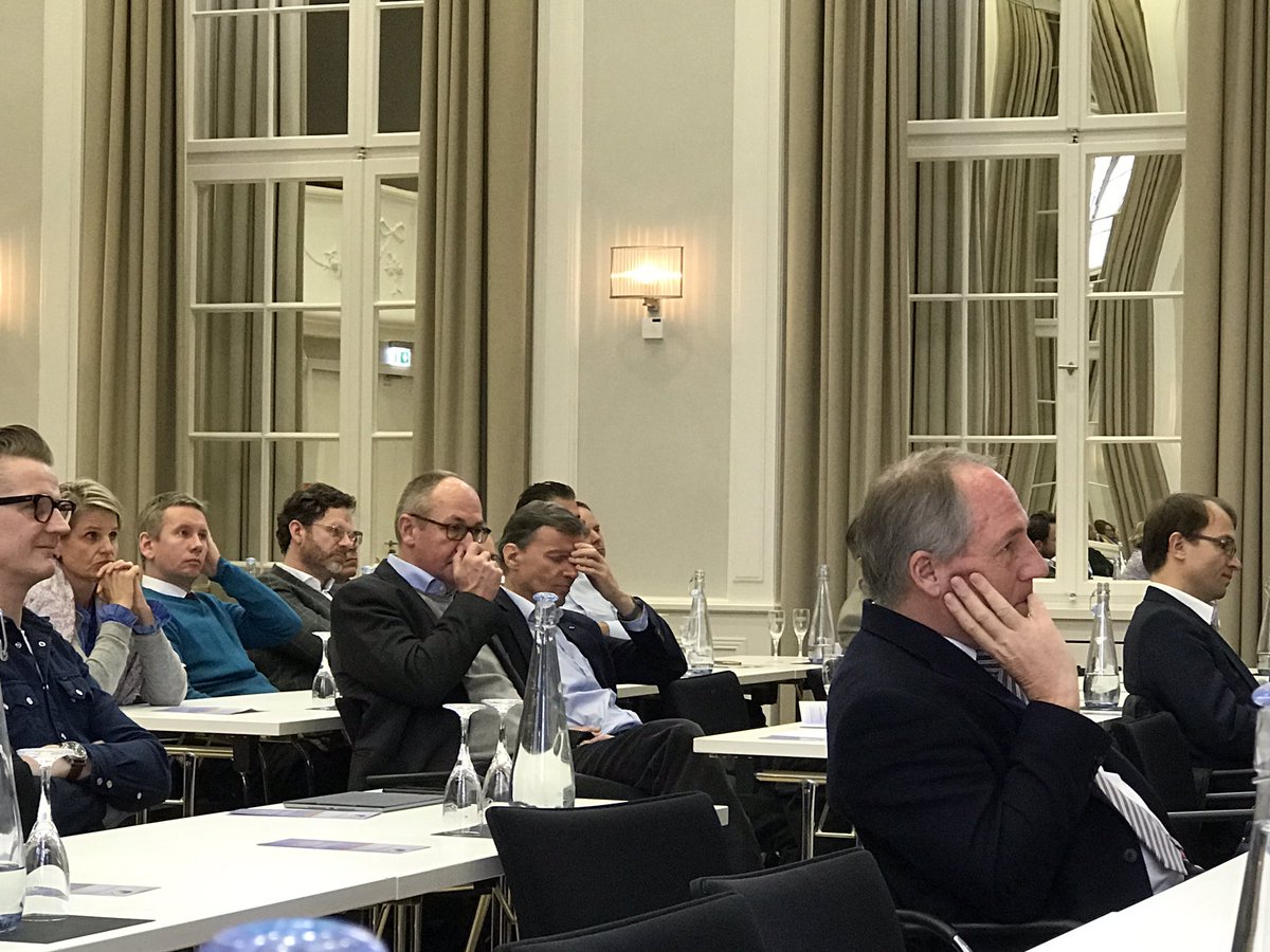 MichaelReiterPR's tweet photo. #ALGK, Panel Frieling, Labenz, @MedAIActivist, Hann, @Nida_Ruemelin, Kiesslich: warum Beurteilung #KI als irritierend -> ärztliche Verantwortung verschiebt sich eben/ KI bringt höhere Treffergenauigkeit. Beweisführung? #Zulassung: Framework mit Echtzeitzulassung entsteht in China https://t.co/SFN7Fqw3S7