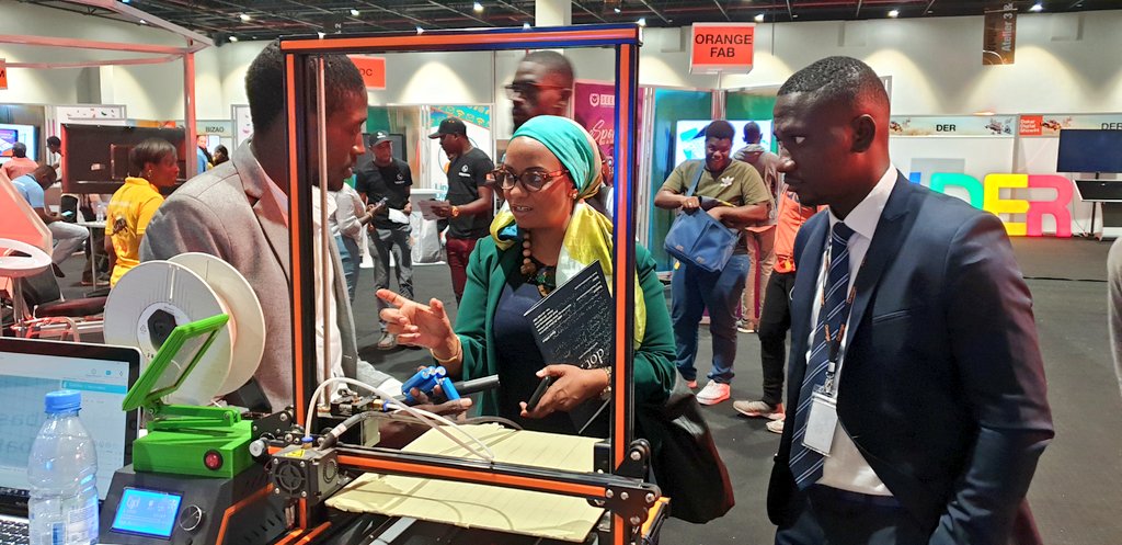 tackodieye's tweet photo. Clap de fin #DakarDigitalShow4 Coups de cœur #DDS4 ...@COP25CL Clein d'oeil à ces Startups qui innovent en faisant du bien à notre #planète! Kudo @freedesignLAB @ECover221 @senebotall @Recuplastique #Environnement #Sustainability @orange_sn @GroupeSonatel https://t.co/noLHvObb0n