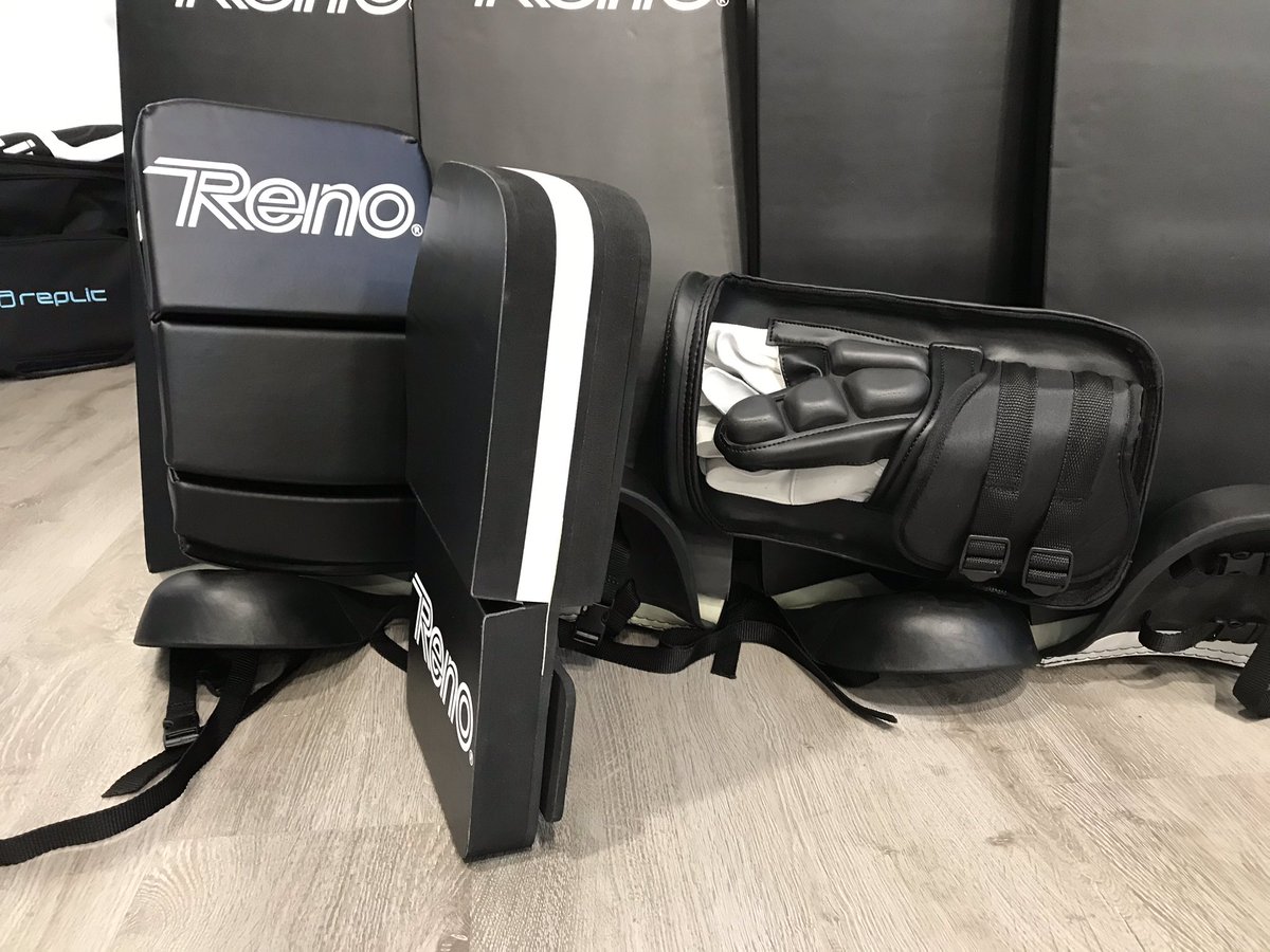e3rollerskating's tweet photo. RENO SUPREME 🔝 Buscas el mejor rebote en la porteria? 💥 Los guantes y guardas Reno Supreme tienen doble capa de espuma para tener el máximo rebote en guantes y guardas 🥅
#hoqueipatins #hockeypatines #rinkhockey #rollerskating #e3rollerskating #barcelona https://t.co/L4jI3YDn4o