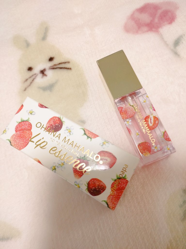 rinringogogo555's tweet photo. ひさしぶりにお買い物したーッ🐰❤️✨
うれしい…😌💓✨✨✨

ずっと憧れてたオイル、ミルクを
自分用のクリスマス🎄に(明らかなボー🍆)と

プラザのクーポンもらって
大好きなお菓子と

オハナはほぼジャケ買い🐰🍓🍓🍓
いい香りッ🐰💓✨✨✨ https://t.co/ridcF69elv