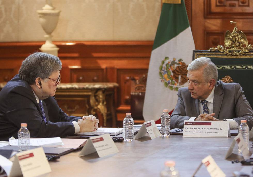 tutoquiroga's tweet photo. Evo es un invitado tóxico, es el prorroguismo fraudulento, la corrupción y el narco. 
5-dic México y William Barr discuten temas bilaterales. 6-dic Evo se va a Cuba, por temas "médicos".
@alferdez tendrá que escoger en Argentina: el tóxico o su relación con el mundo democrático. https://t.co/RxVaP2mYjy