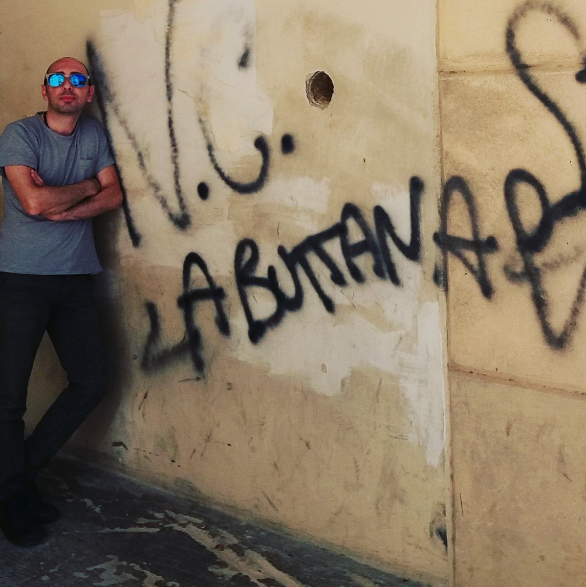 francusu's tweet photo. #muri d'autore!
#muro #scrittesuimuri #street #photo #streetphotography #wall #leggilosuimuri #cosebelle #labuttana #buttana #perstrada #streetstyle #graffiti #imuridipalermo #sicilia #io #me #writers #spray #spraymural #muripulitipopolimuti #guardarsiintorno #intornoame https://t.co/wVywd2PbRX