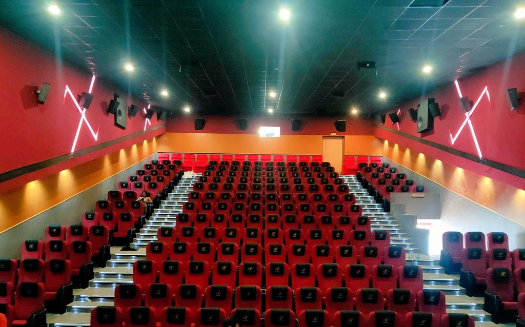 murugesh_tuty's tweet photo. #Perison Cinemas 😎
#Tuticorin 
Valthukal Annachi #NPJ 💐 https://t.co/N2sh53op2F