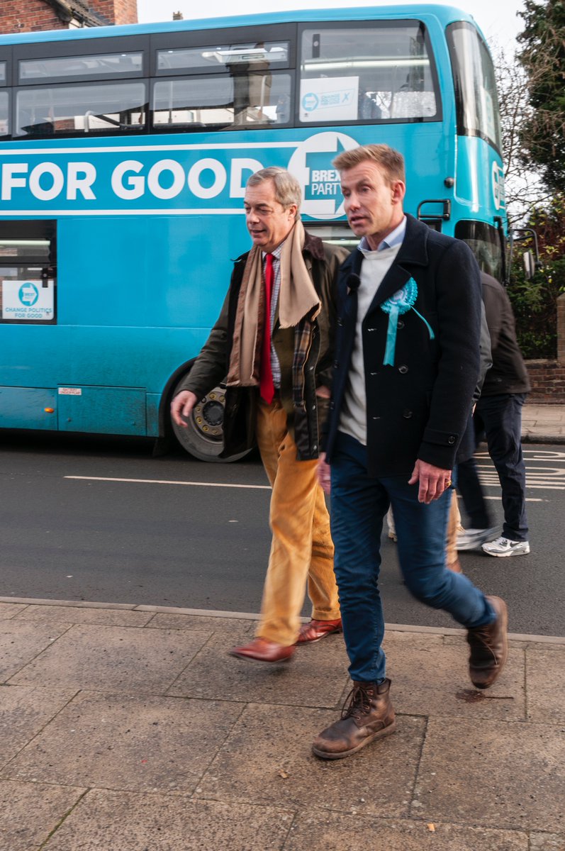 pixelritch's tweet image. out and about doing pics and out of the blue up pops @Nigel_Farage and @drdavidbull with the @brexitparty_uk bus!! #changingpolitics