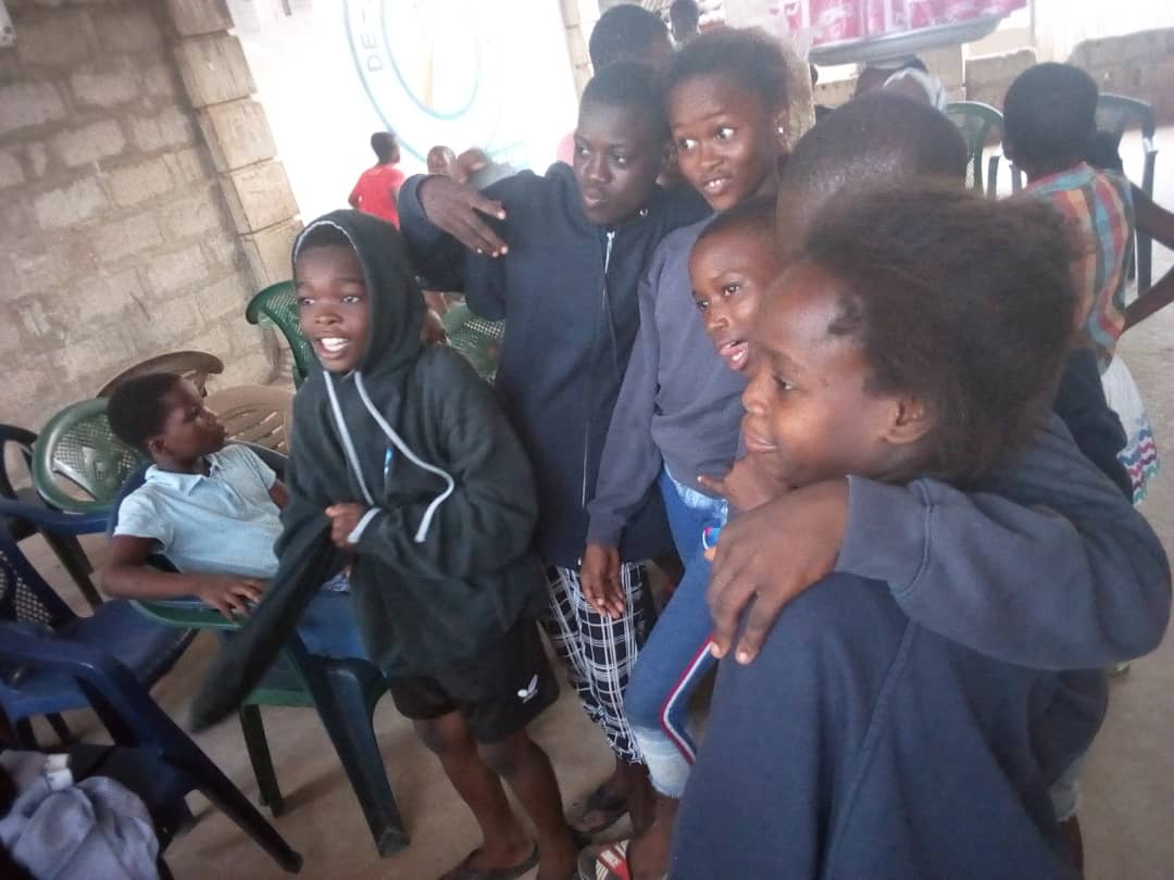 Deblessingfound's tweet image. Getting their swag in the donation... God loves a cheerful giver...we are so grateful. 
#MULTIPURPOSELIBRARYCOMPLEX 
#dual_construct_ltd
#sapholda_venture_ltd
#zenas_house_inc
#akwaaba_volunteers
#deblessingfoundation
#donate
#support