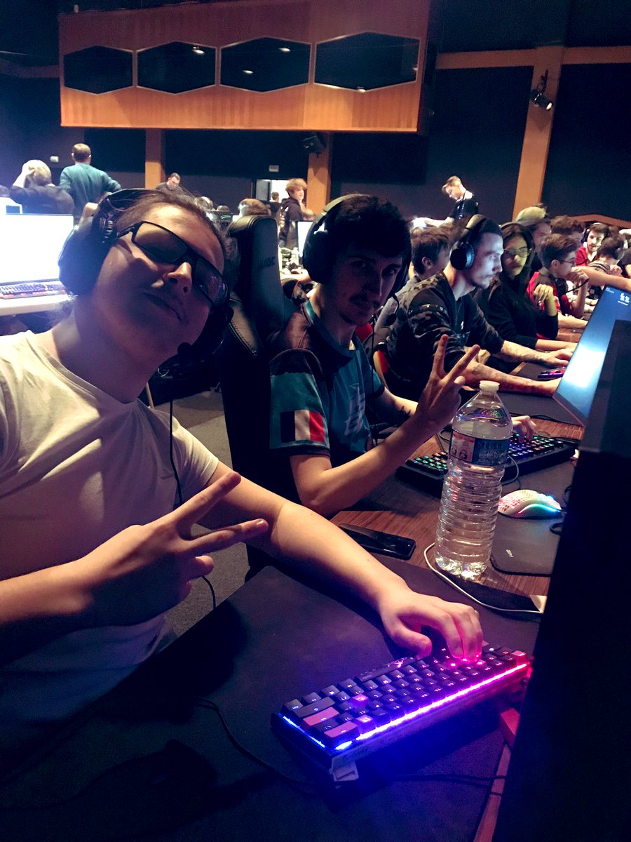 G2G_Esport's tweet photo. Bonjour tout le monde 👋
C’est parti les ami(e)s ! 🤗
Début de cette phase de duo #Fortnite en direct de la
@MaximusCup
#MaximusCup2k19 😀
Souhaitons leurs bonne chance ! 🙏💪🏻
Cc @lilT2H & @LilMezoo @Tekzification_ & @WanteD_Dublin
#WeGot2Win #WeGot2Game 🦈💯 https://t.co/QWfL9cjDAr