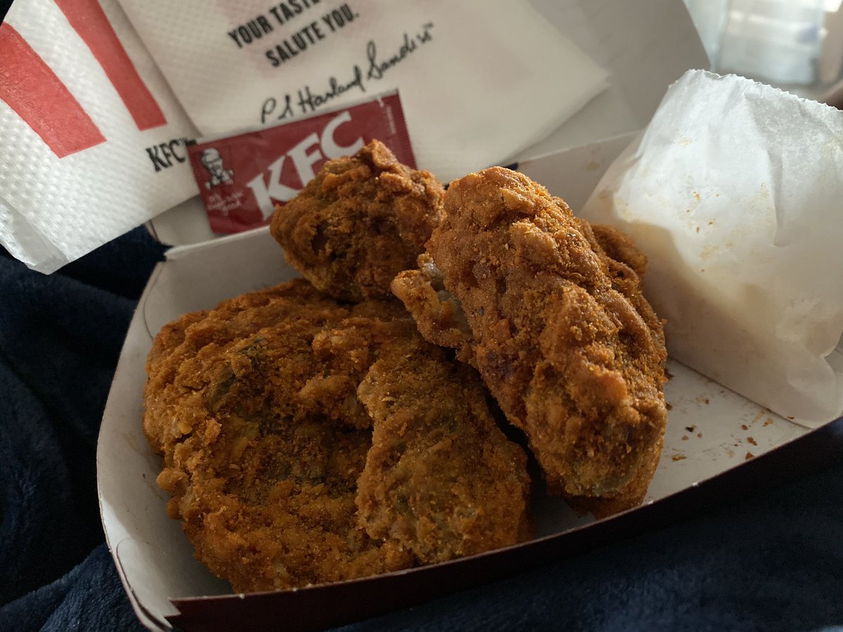 Lloydi_Boy's tweet photo. WIN a @KFCSA voucher for your own #KFCSA Masala Crunch Meal 🙌🏻

Just lemme know who you’d share your #FingerLickinGoodMoments with &amp; why 😝

#MasalaFusion 
#KFC_Ad https://t.co/GmetpTUKsH