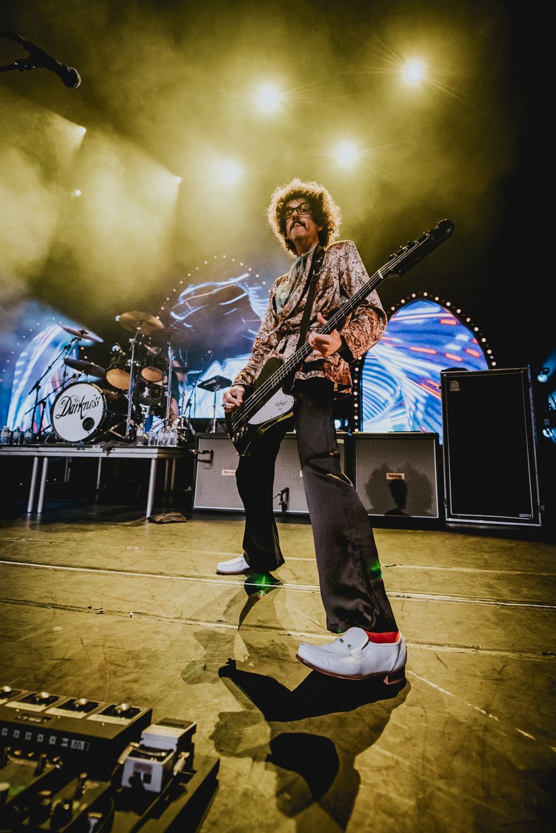 DanielAckerley's tweet photo. A few highlights from an amazing show last night by @thedarkness at @CambridgeCornEx - captured for @Rocksins :-) https://t.co/kTbsC1VMxF