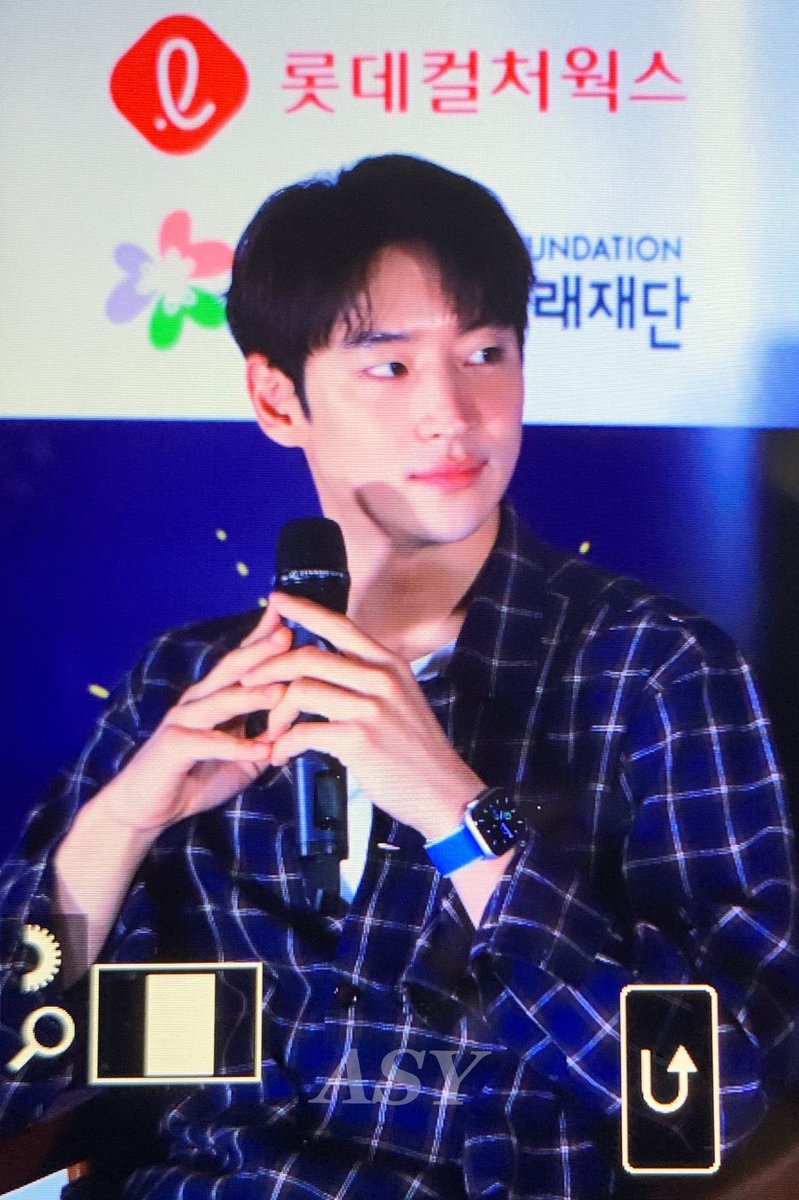 andseeyou_'s tweet photo. 191207 스타체어 #이제훈 https://t.co/hg65yE2Uzc
