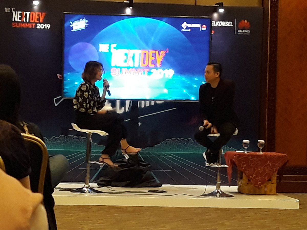 nabilafebrianih's tweet photo. Quote yg bagus bgt dari @ernestprakasa:

"Jangan hanya move on dari kegagalan, tapi juga move on dari keberhasilan"

Saat sukses kita jg harus move on, jgn kelamaan nyangkut di atas, nanti menguap gitu aja.

Terima kasih koh @ernestprakasa atas sharingnya. #TheNextDevSummit2019 https://t.co/jB3KNOnIrQ