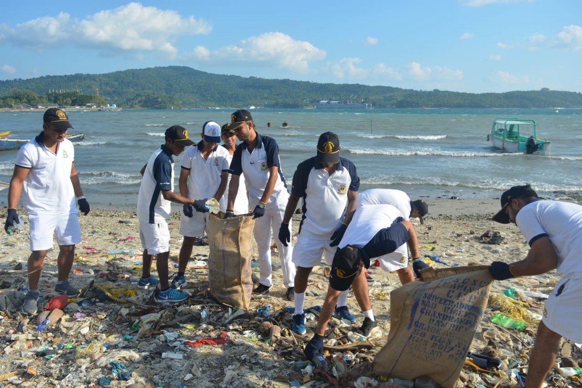 IndiaCoastGuard's tweet photo. #plasticseraksha #ICG Units at #PortBlair #CampbellBay #Diglipur #Karmorta #Hutbay #Mayabander under the aegis of CGRHQ A&N Islands conducted plogging & awareness drive to avoid single use plastic. 635 personnel families & school children collected 1765 kgs plastic waste https://t.co/0xpURugxae