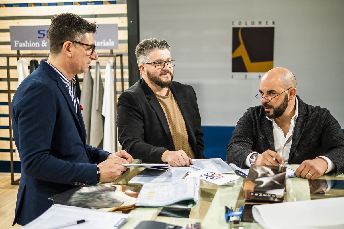 SamacSrl's tweet photo. 🍀☀️S.A.M.A.C. team wishes you a great weekend!☀️🍀

#samacsrl 
 #leather #leatherwork #texturedleather #designinspiration #genuineleather #leathergoods #qualityleather #madeinitaly #italianleather #tannery #fullgrainleather #fabric #colour #homedecor #art #trend #design #textile https://t.co/yb7nUDc90m