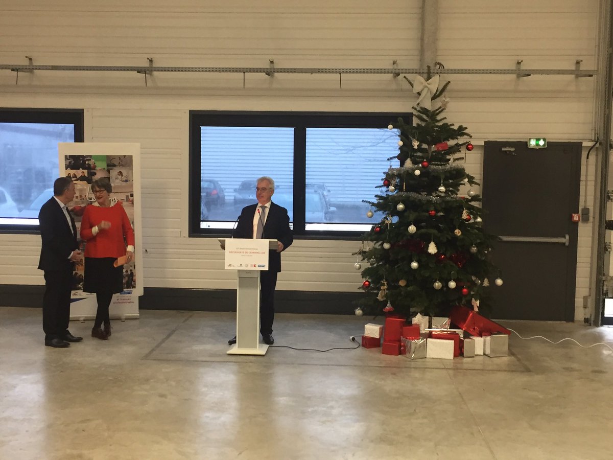 FBGervais's tweet photo. Au #BatimentH ce matin pour l’ouverture « officielle ». Il faut se dire qu’il y a un an il n’y avait rien ! Un beau projet #IUT #GB #GCMMI @iut_senart @UPECactus https://t.co/mrpna2IMaG
