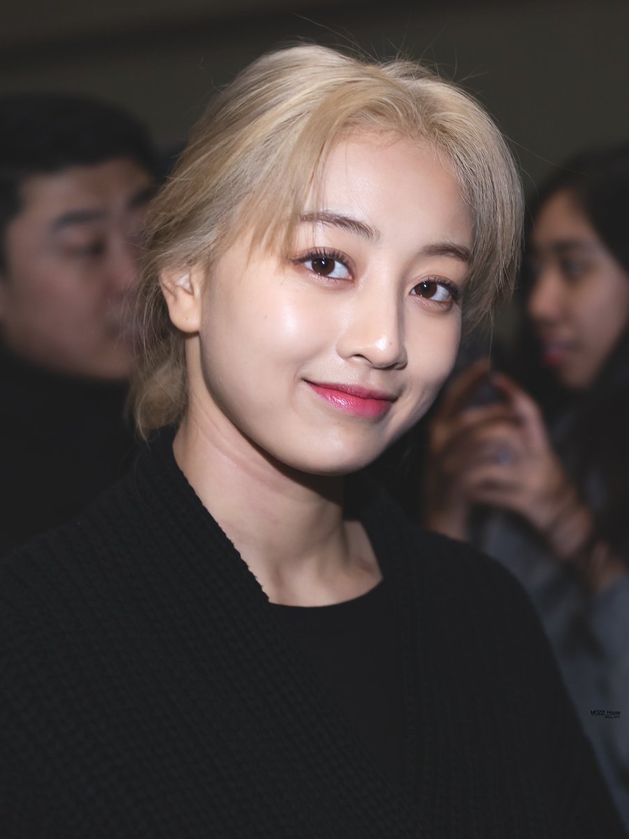 Ruby_ONCE's tweet photo. 191125 ICN 출국

'빛날 필요없이 아름다운 너를'

#TWICE #트와이스 #JIHYO #지효 #ジヒョ https://t.co/T4ndlOEaD9