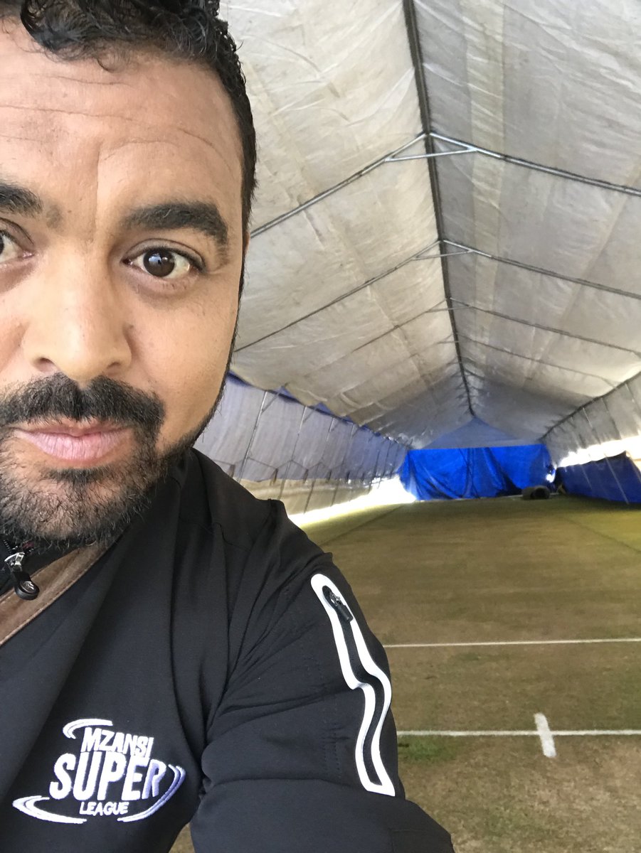 udocarelsesa's tweet photo. If cricket could be played in a tent i reckon we would be just fine at the #Wanderers #MSL2019 #JSvDH https://t.co/qvTrx7bRNF