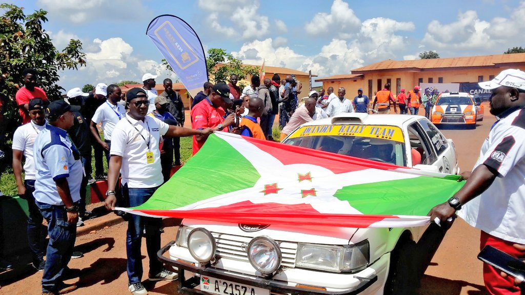 IngoMagazine's tweet photo. #FlagOff par l'équipe #Tele10 et @canalplus du #Burundi, partenaire au @BurundiRally et @Ngozi_100 lors du lancement du Rallye de Ngozi ce samedi 06 Décembre dans la ville de @NgoziProvince.
#Ingomag #NgoziAt100 #OdeurYaRallye https://t.co/E0GkFcPTVl