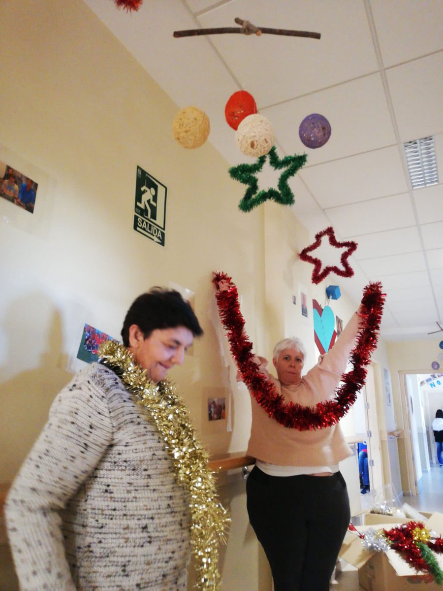 HospitalariasGr's tweet photo. Estos días son idóneos para decorar el hogar con motivos navideños. En RDP  compartiendo el espíritu de la emoción propia de estas fechas han comenzado a engalanar los espacios, ¡mirad que ilusión! #Navidad2019 https://t.co/3EbHykwYgO