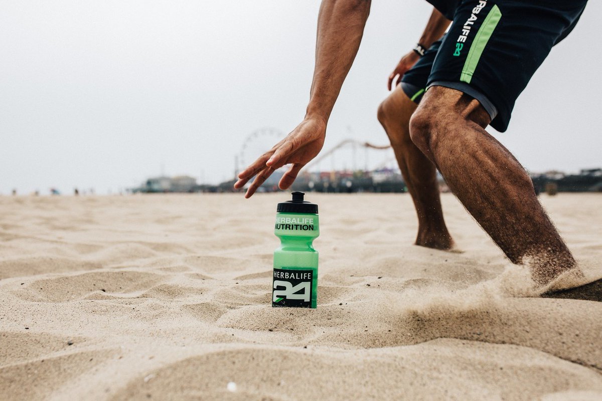wellness_mark's tweet photo. #Herbalife tip: To ensure you get plenty of water, acquire a durable refillable water bottle &amp; ensure it is kept with you. 👍💦 https://t.co/BbkRdgIOYG