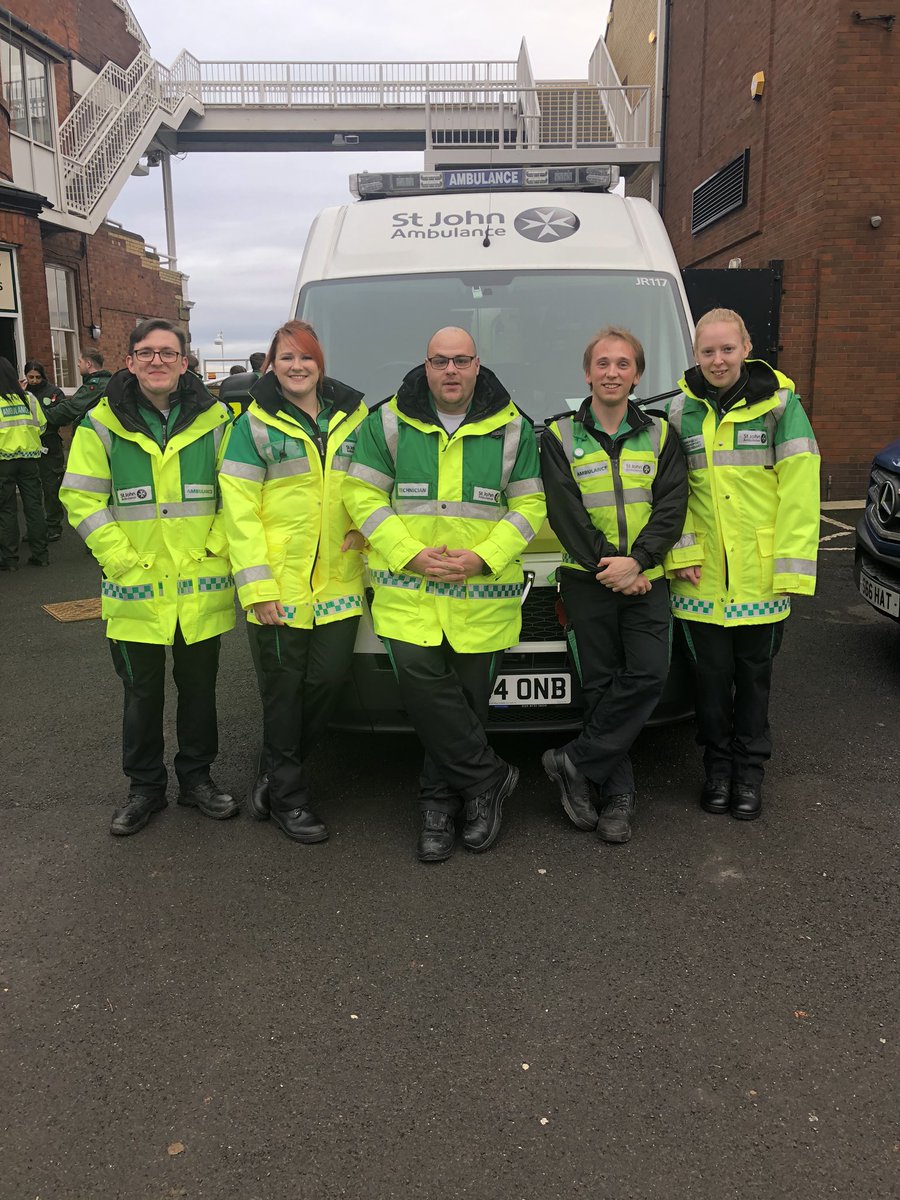 Today a bit of a diffrence covering event at aintree races weve 2 tech lead crews here today and even time for some mentoring one of our new ETA’s <a href="/stjohnambulance/">St John Ambulance England</a> <a href="/SJA_CMAmbUnit/">SJA Cheshire & Mersyside District Ambulance Unit</a> <a href="/sjamerseyside/">St John Ambulance Merseyside</a> @sja_CMevents