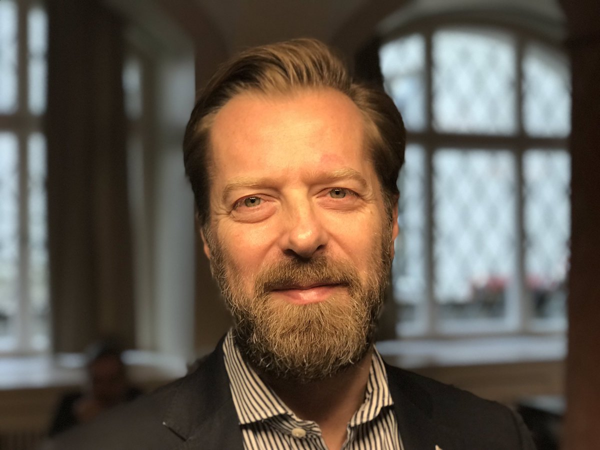 MichaelReiterPR's tweet photo. Symposium #ALGK, @MedAIActivist, #KI: präzisere Ergebnisse als Arzt + Vorhersagekompetenz + verbesserter Zugang zur Versorgung. Aber: Empathie weiter essenziell! #Daten: Full dominance durch @AlphabetINC @Google? Grundrechte @eu_comission HLEG AI? -> offene KI gegen Monopolismus! https://t.co/NPctwD0Oqk