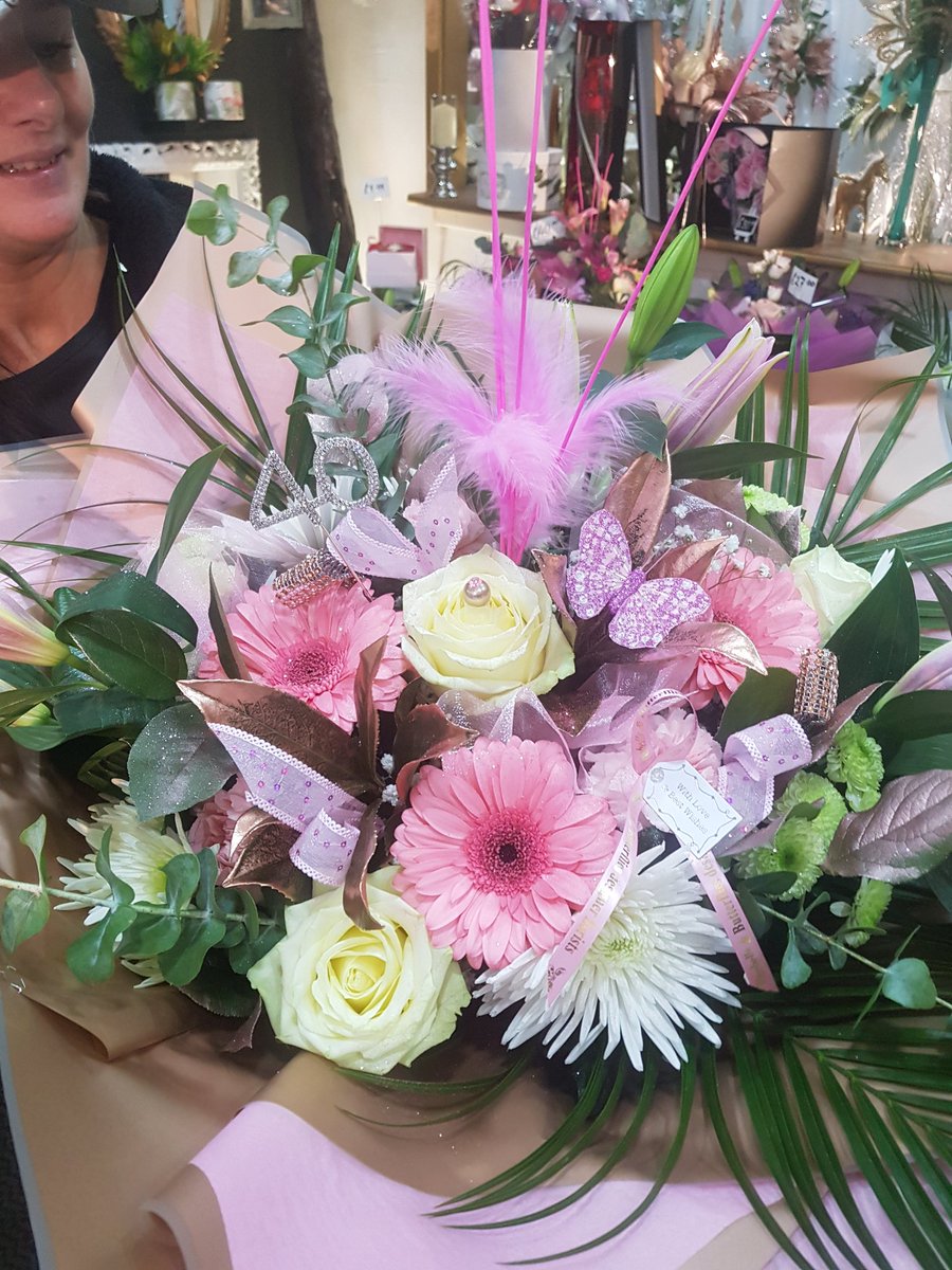 Bbdesignerflor1's tweet photo. Lots of lovely orders going out today! Also have ready to take away bouquets in shop so call in! 💕 #smallbusinesses #smallbusinesssaturday https://t.co/wbf6OKqICj