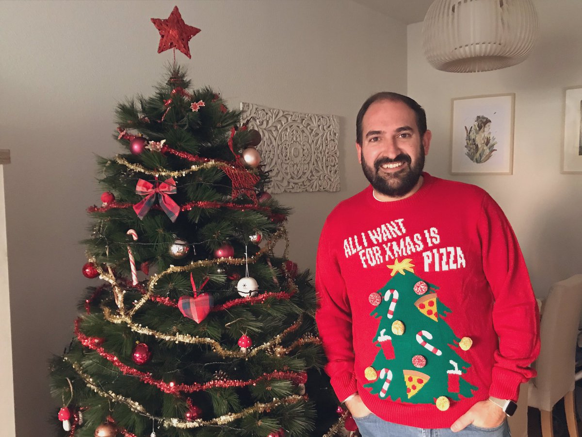 kikeMAD80's tweet photo. Queda oficialmente inaugurada la navidad en casa!! #FelizNavidad #mitelepi #pizzalover https://t.co/oKHjRbdUPs