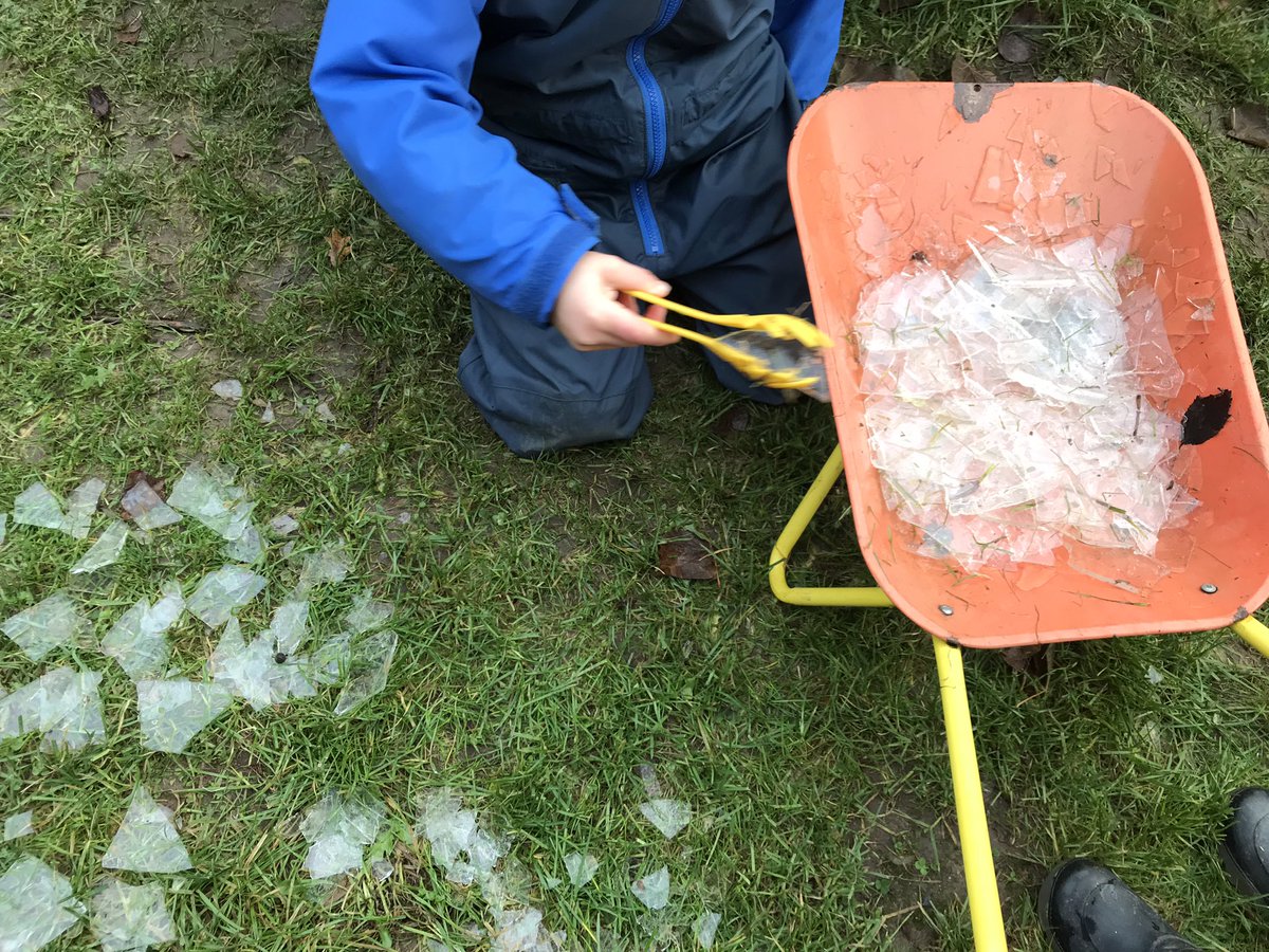 Problem solved! No gloves:(
??? Take tongs to move the ice blocks. <a href="/isdedu/">International School of Düsseldorf</a> <a href="/OLEISD/">ISD Outdoor Learning</a> <a href="/prep/">Prep Centre</a>
