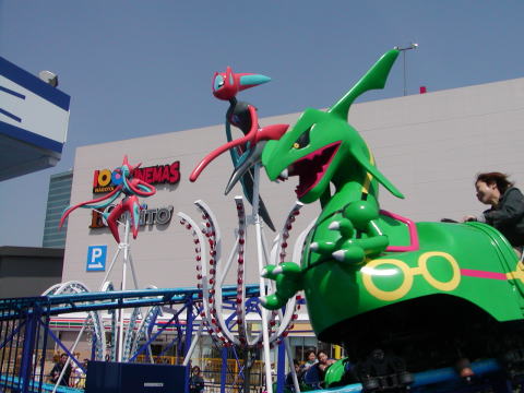 龍zen お待たせしました 先ずはポケパークから 05年に名古屋駅南側のささしまライブで期間限定で開催された遊園地 各アトラクションでは今ではメジャーなキャッシュレス Edy が導入されました 109シネマズからとピンぼけしてますが観覧車からの全景です