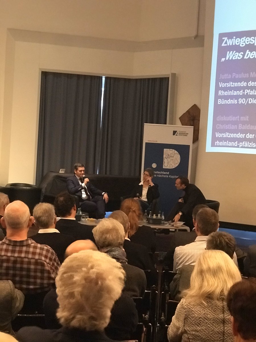 „Ich bin u.a. wegen <a href="/jutta_ditfurth/">Jutta Ditfurth</a> in die #CDU eingetreten“ 😉 <a href="/ChBaldauf/">Christian Baldauf</a> zu Gast bei der <a href="/KASonline/">Adenauer-Stiftung</a> in #Mainz