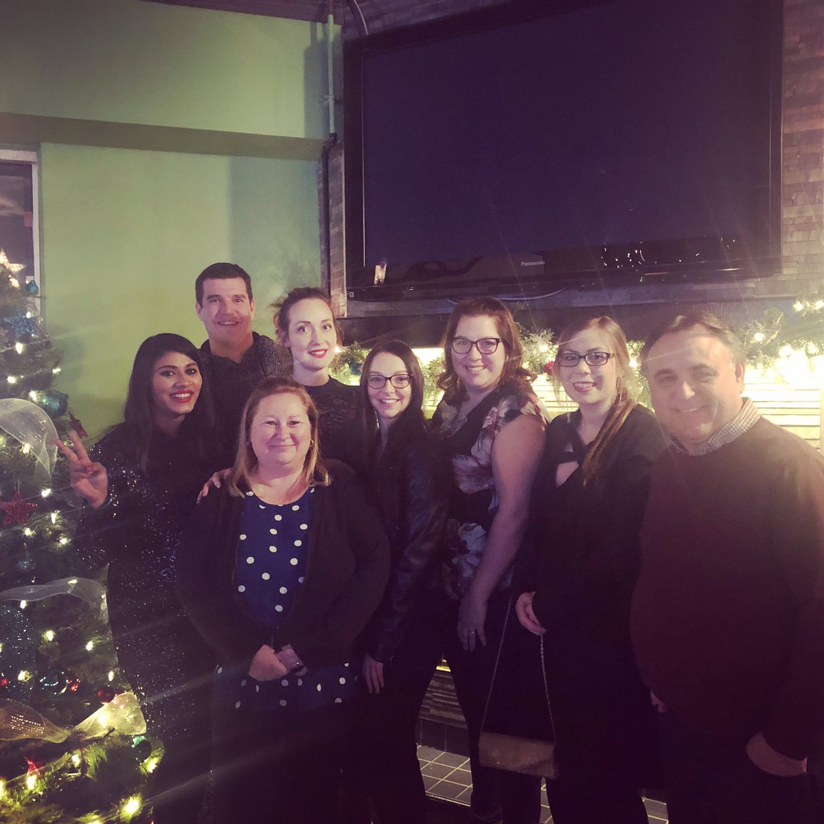 Nehasaha_007's tweet photo. First peak on the xmas party of the year✨🌲🎅🏻what a game night🙌🏻we all lovely people of the branch Summerside just leave a little sparkle wherever we go @Floyd_D_Michael @BeckieKeezer_TD @Senatorsgirl425 @ToriCreelman_TD @Lizz_arsenault @Jill85940885 @jordantbray #xmasparty https://t.co/8tTqg3dXkF