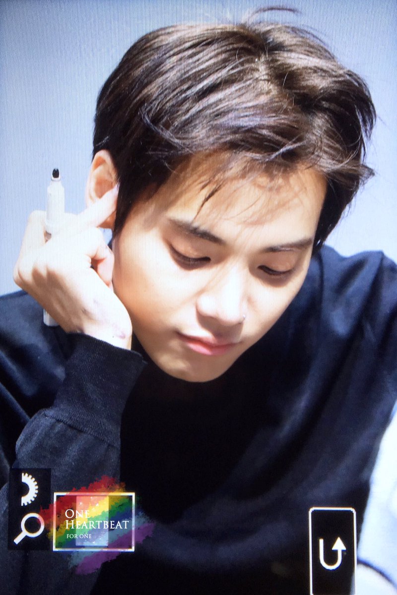 oneheartbeat329's tweet photo. 191207 상암 팬싸 프리뷰
정 제 원 ㅈㄴ 잘 생 긴👍🏻

#원 #정제원 #ONE #JAEWON https://t.co/PssbKzMYzW