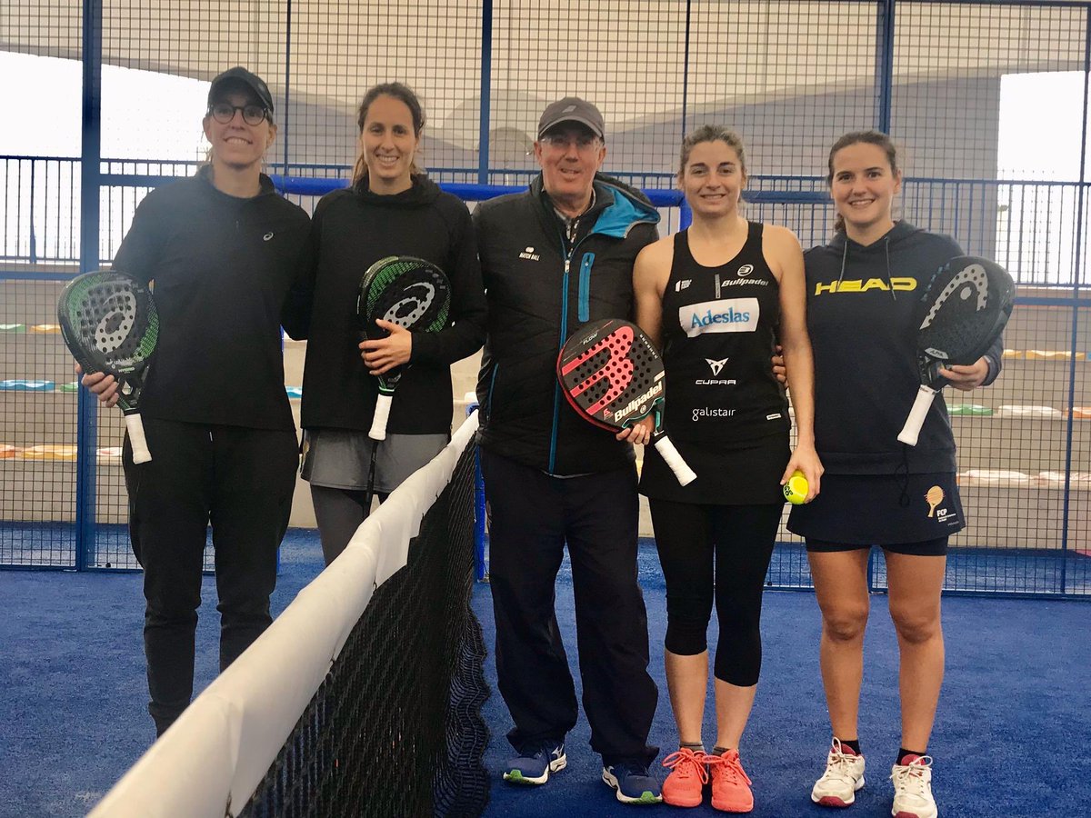 padelfederacion's tweet photo. XXXV Campeonato España 🇪🇸 Absoluto de #Pádel
🏆 #CEAbsFEP
📍@Clubdeocionudos
Semifinales 🚺
En juego ya el primer billete para la Final de mañana entre
@AleeeeSalazar @asanchezfallada 🆚 @luciasainzp @gemmatriay
#CuadroFinal
👉 https://t.co/7zaltgRT2b https://t.co/QP2P4xZUs2