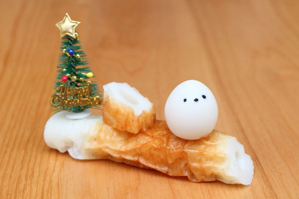 ちくわで作った和風ブッシュドノエル？！添えられているシマエナガも可愛い！