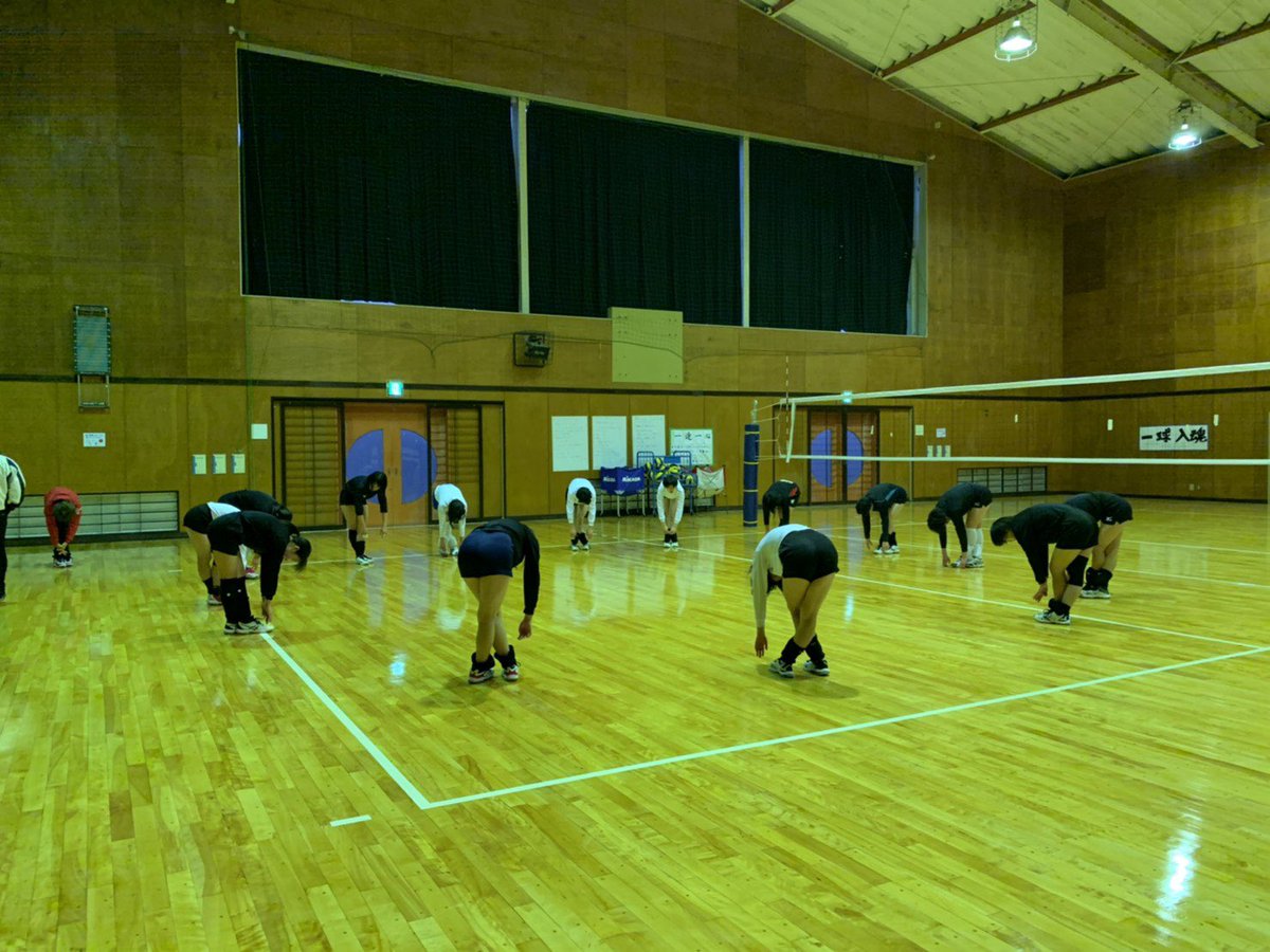 nanryovb's tweet photo. こんばんは。今日は午前中OPと午後から練習会でした。たくさんの中学生が参加してくれ、すごく活気がある練習会でした！
高校生も人に教える事の難しさを実感してくれたと思います。この経験を今後のプレーに繋げて欲しいです！
参加してくれた中学生のみなさん、今日はありがとうございました！ https://t.co/Not8fdJeMD