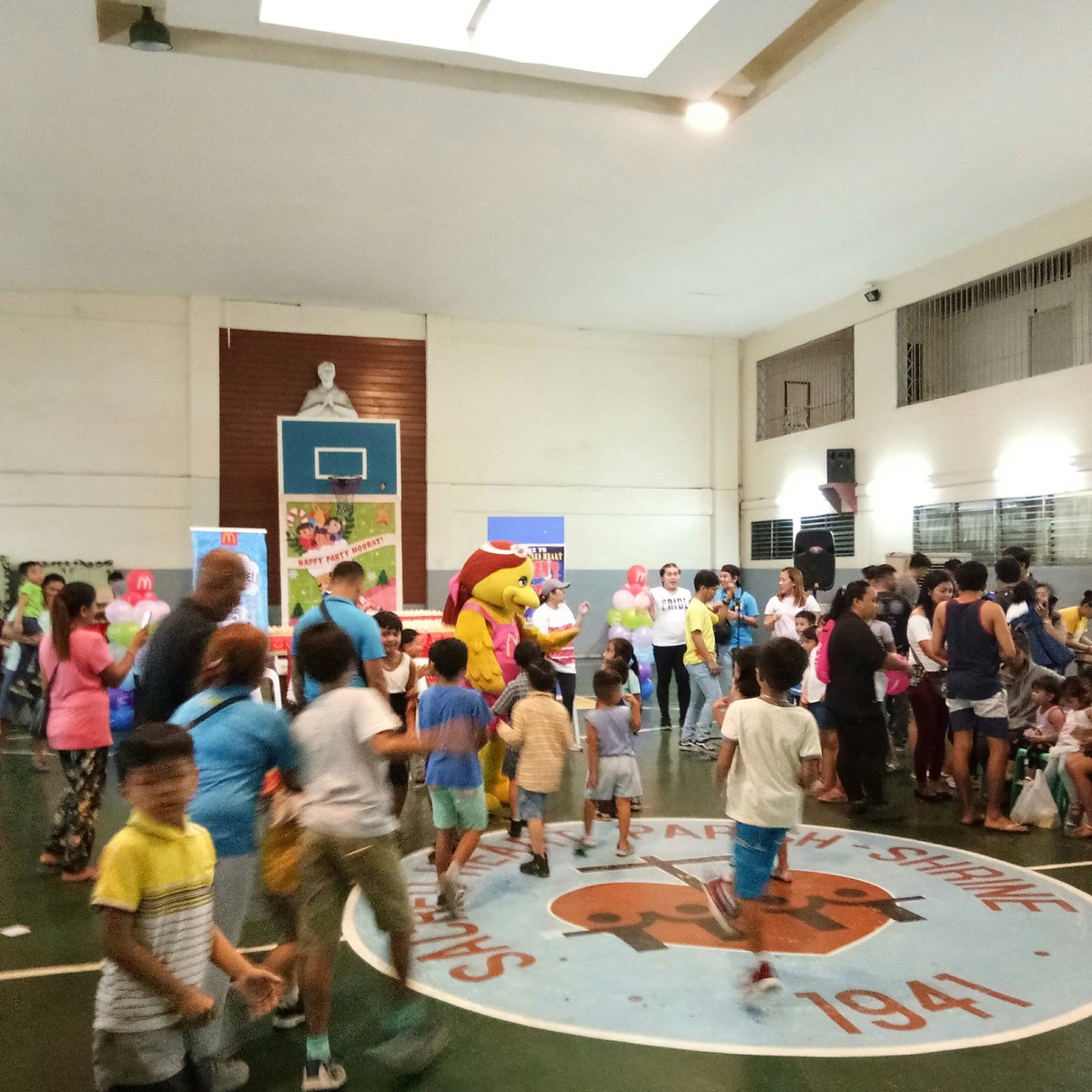 SKSacre's tweet photo. Sangguniang Kabataan Council participated in Barangay Sacred Heart Children's Party initiated by Kapitana Camille Malig-David and Council.
#TeamCMD
#MALIGayangPaglilingkod https://t.co/CUKhP6IpyJ