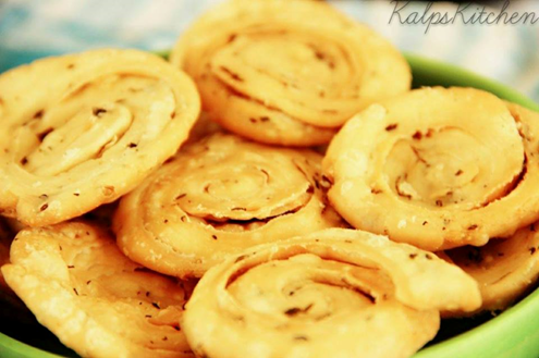 The Farsi puri is a perfect tea-time snack. This Farsi puri can be prepared in advance and stored in an airtight container for around 15-20 days. 

A must-try recipe: bit.ly/Farsipuri 

#gujratidish #indianfoodrecipie #easyrecipie #teatime #snacks