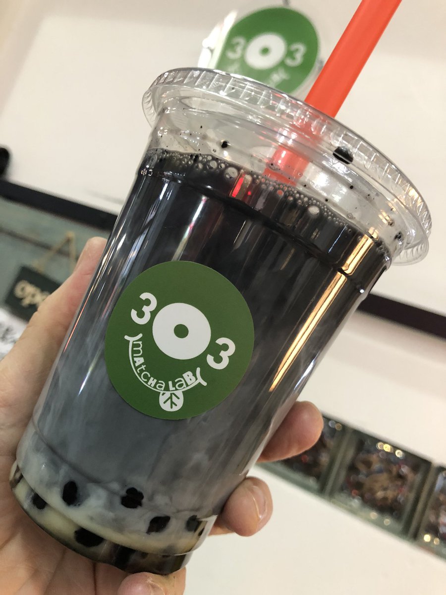 oo79864432's tweet photo. 高円寺再訪編③
mAtcHa LaB 303 🇵🇭 高円寺北 😆
フィリピンの抹茶スイーツのお店が日本に逆上陸、豆腐スイーツTAHO試食やってた。チャコール(炭)タピオカラテ 580円に。炭を飲むとデトックス効果ある❗️中粒タピ硬め。2階に映えるスペース✨ #タピ活 #タピオカ #タピオカ教団 #抹茶ラボ #matchalab https://t.co/0DUnrWkd0x