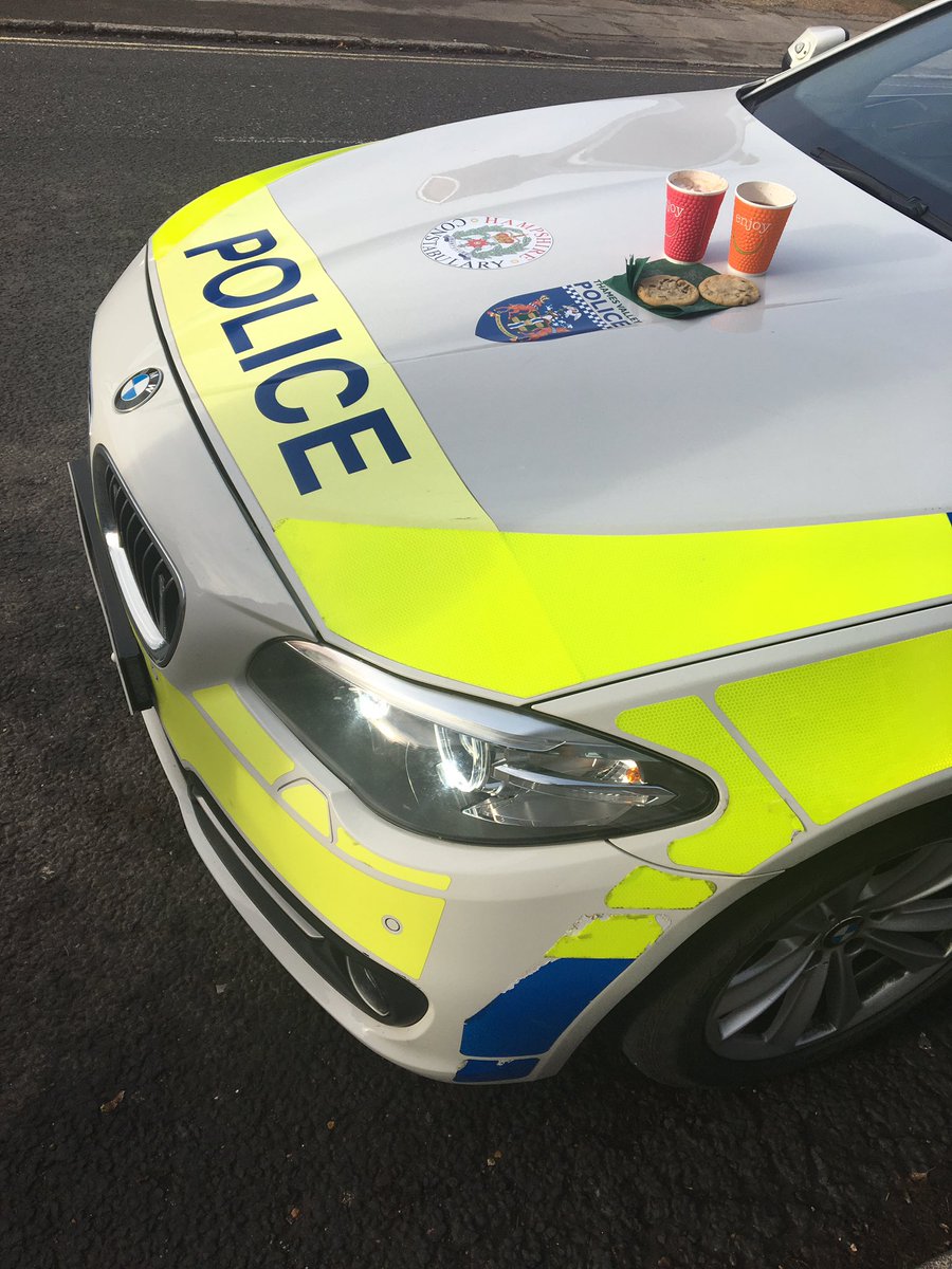 tvprp's tweet photo. Patrolling and enjoying the delightful woburn sands in Bucks today, and was welcomed by a 🎅🏻 hot 🍫 and 🍪 stay safe on the roads this weekend 🌲 from all of Roads
policing #p1136/p6432 https://t.co/hux2ouzeCo