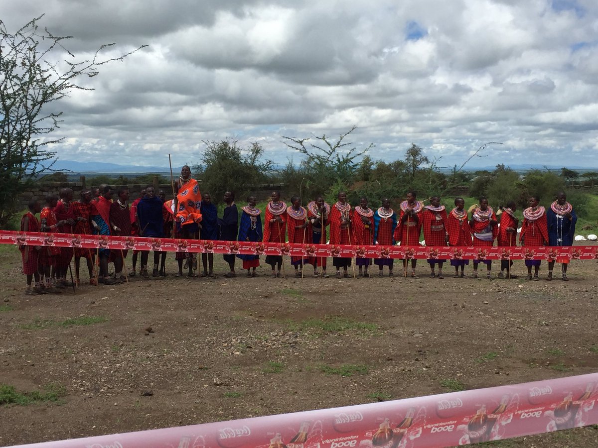 Tourismfinance's tweet photo. Entertainment by the Maasai @Lemongo : support by the community to help restore the Amboseli National Park ⁦@NajivuniaUkenya⁩ ⁦@KajiadoGov⁩  ⁦@Orumoi⁩ https://t.co/UPmButciJo
