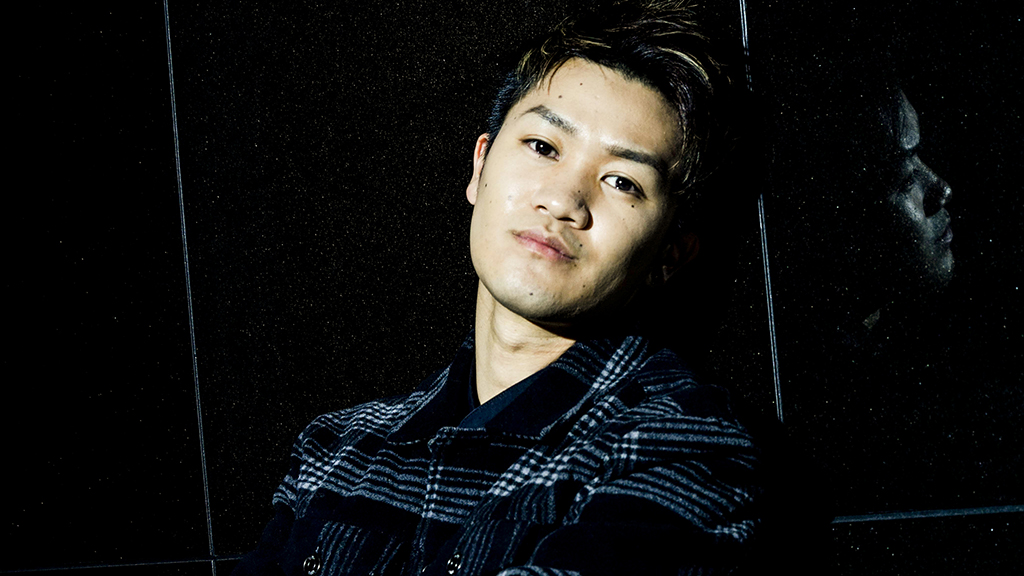oneinabillionjp's tweet photo. 【#ワンビリ 審査映像公開！荒木一仁】
僕は上手く歌うでは無く、聴いている人と歌う曲の歌詞、情景を共有出来るような歌がコンセプトです！！
次の審査から、いいね、リツイート、コメント数が次のステップの鍵になるので、みなさん僕に力を貸して下さい！！お願いします！
https://t.co/kHOsjzFVgU https://t.co/SlZVs48IBG
