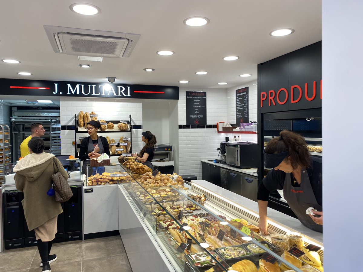 FranckMARTIN06's tweet image. La redynamisation  du quartier #NotreDame continue avec l’arrivée de la boulangerie #Multari . Remettre du lien et de la vitalité grâce à des commerces de qualité et de proximité est essentiel pour mener à bien la mission que m’a confiée @cestrosi