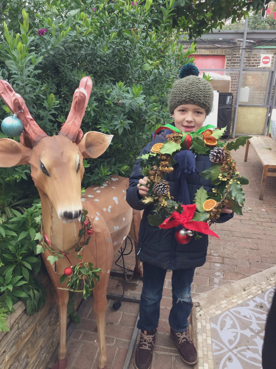 Beautiful wreaths being made here at HCGA Ravenscourt Glasshouses!💜🎄🌿 Come on down today between 10-3pm! Only £6-8 to make your own Christmas wreath!