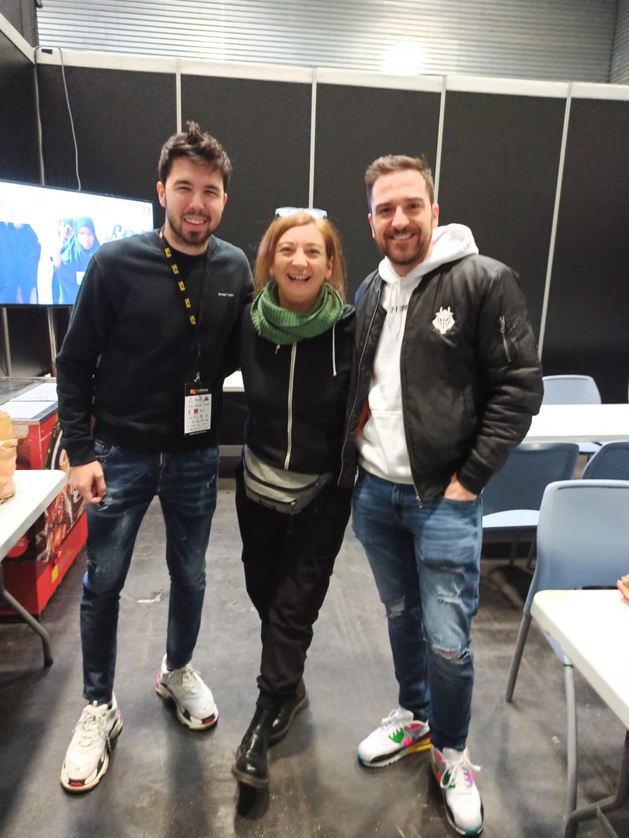 Ya estamos con rocket.. pero antes de salir con <a href="/CarlosR/">CASEL</a> <a href="/WillyrexYT/">Willyrex</a> #Ibainefico <a href="/lvpes/">LVP</a> <a href="/funandserious/">Fun & Serious Game Festival</a> gracias chicos!