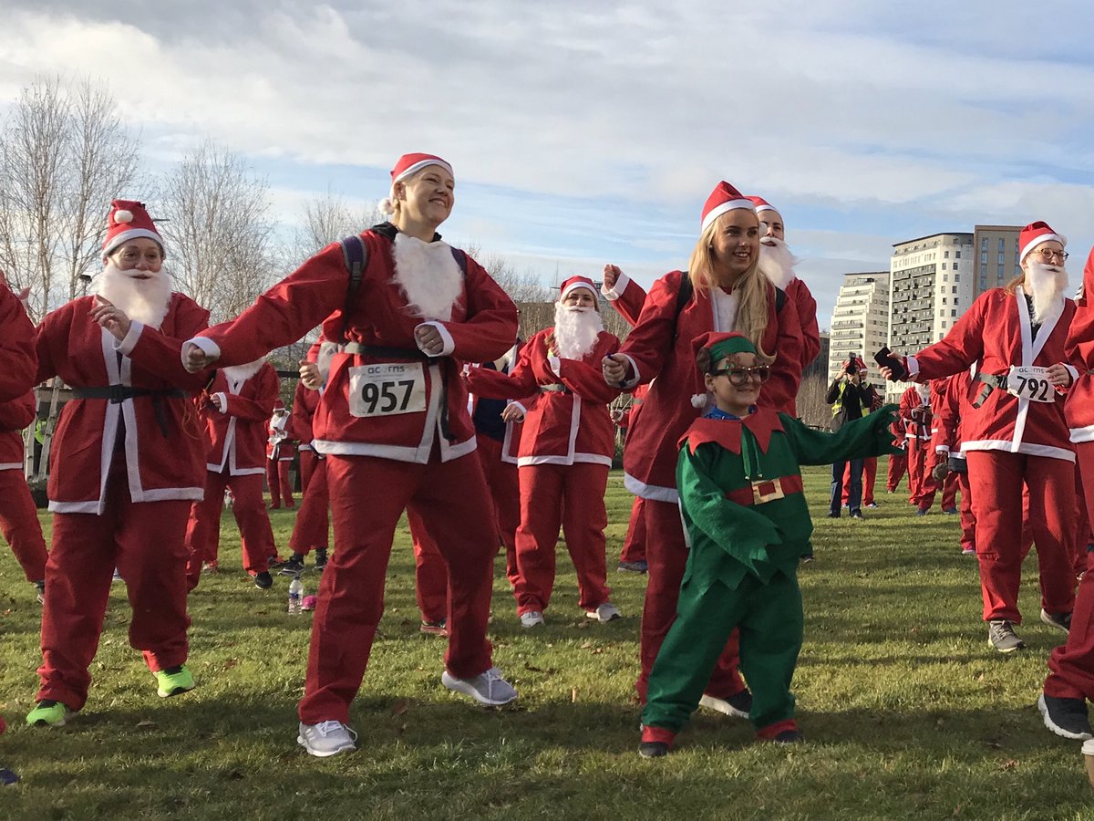 Wow, what a fabulous bunch of Santas you are! 

Huge thanks to everyone who has turned out today, the money raised will go directly towards our vital care for local families 💪 #acornssantarun