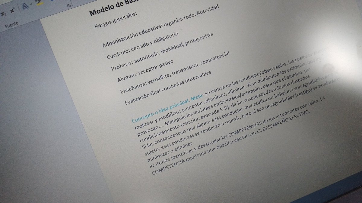 edu15perez's tweet photo. Estudiando organización y gestión de centros 
#primubu19 https://t.co/3kdScq58ET